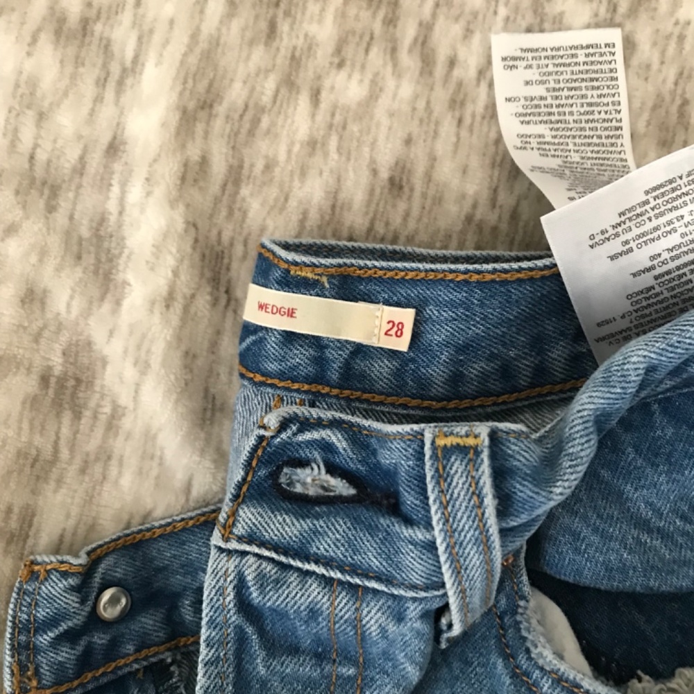 Levis - Picture 7 of 8